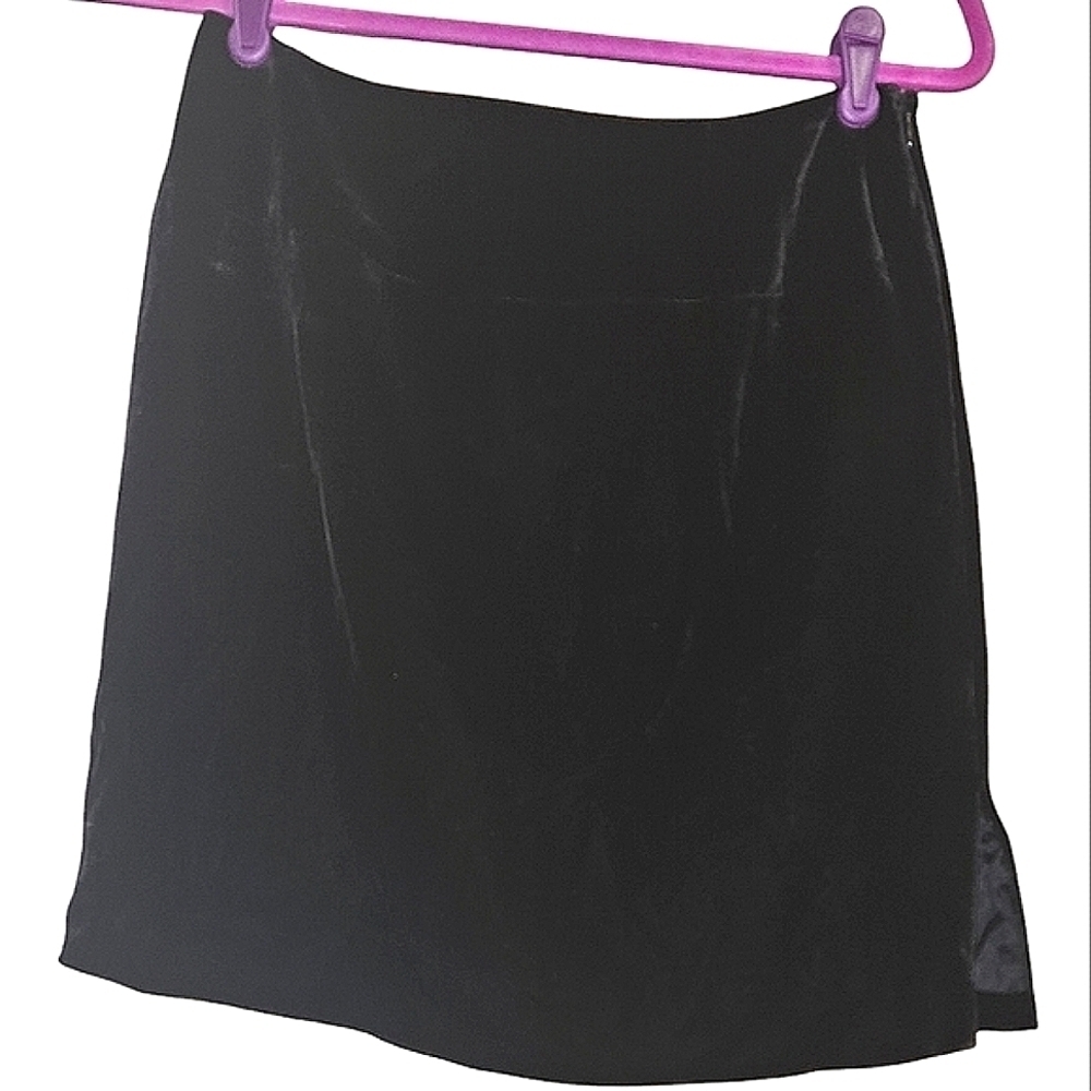 INC. INTERNATIONAL black velvet Mini skirt. Size 6P